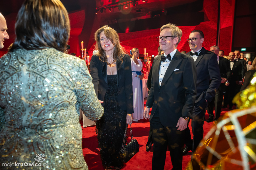 SCENA I POWITANIE GOŚCI