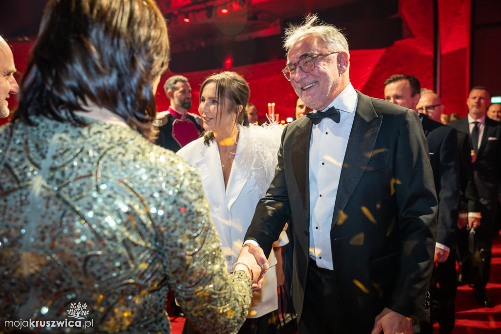 SCENA I POWITANIE GOŚCI