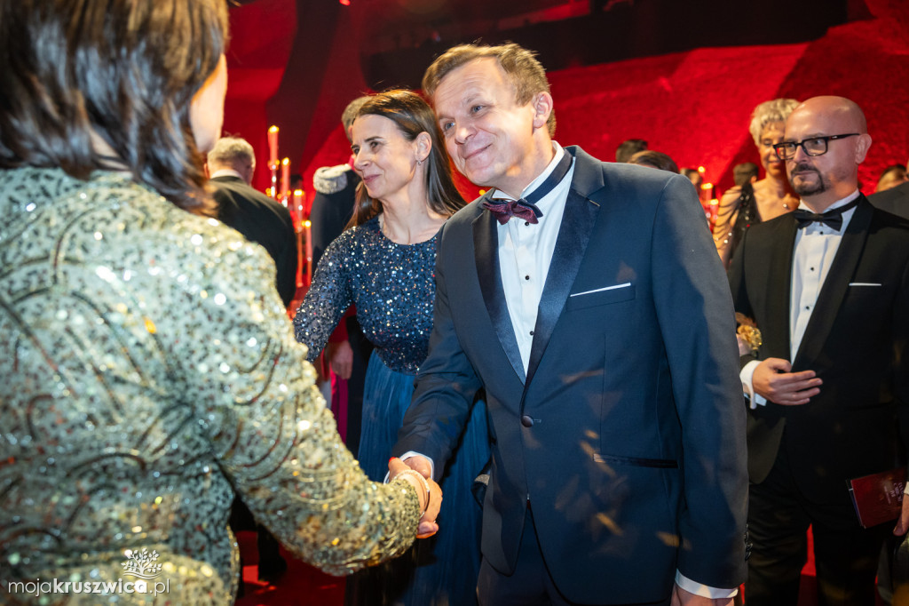 SCENA I POWITANIE GOŚCI