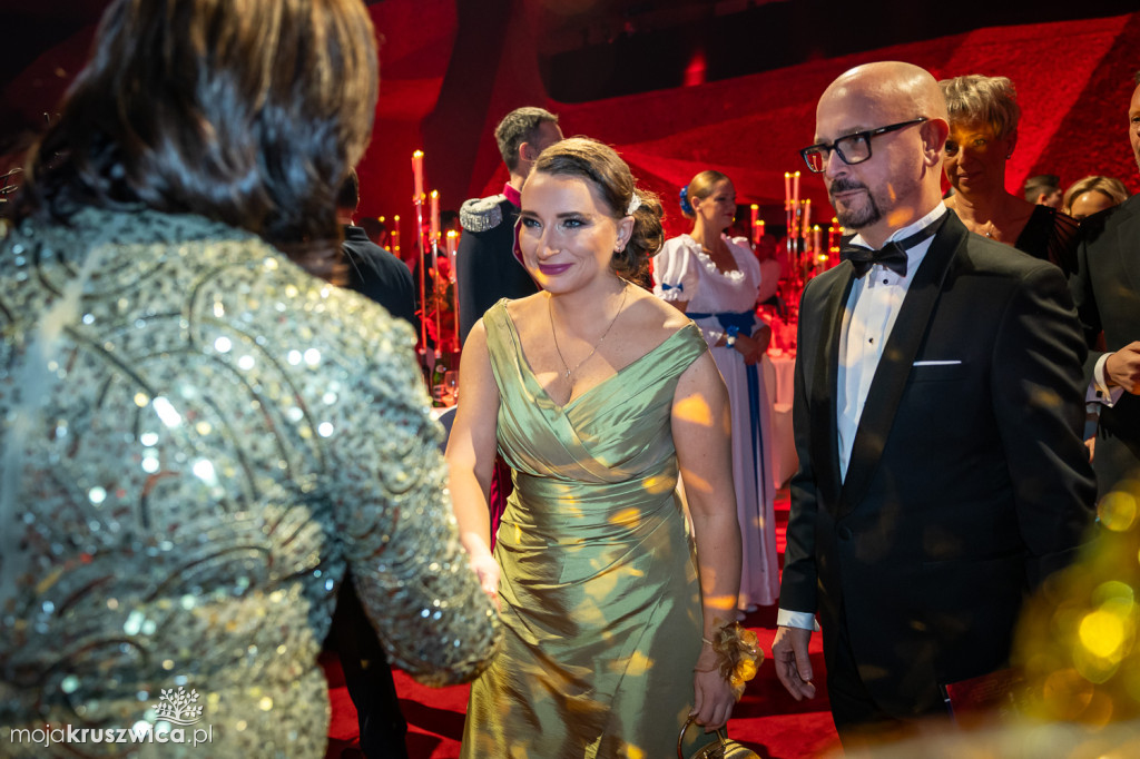 SCENA I POWITANIE GOŚCI