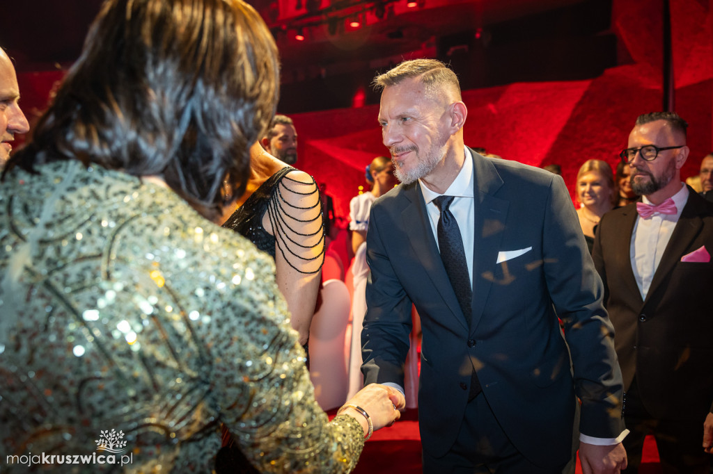 SCENA I POWITANIE GOŚCI