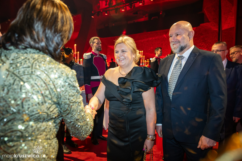 SCENA I POWITANIE GOŚCI