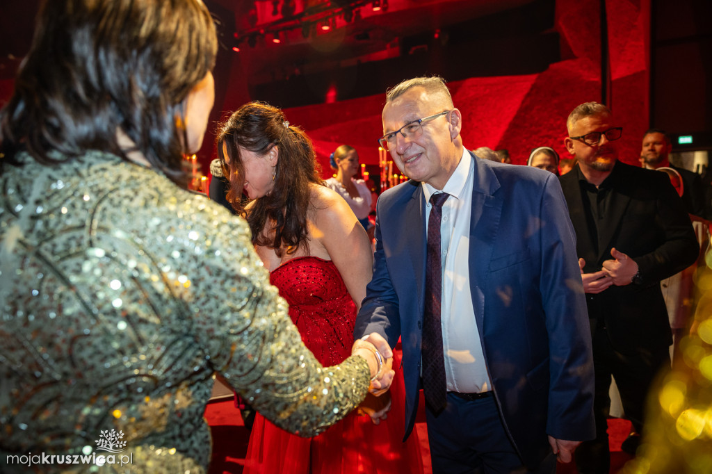 SCENA I POWITANIE GOŚCI