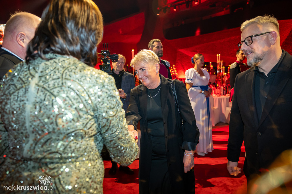 SCENA I POWITANIE GOŚCI