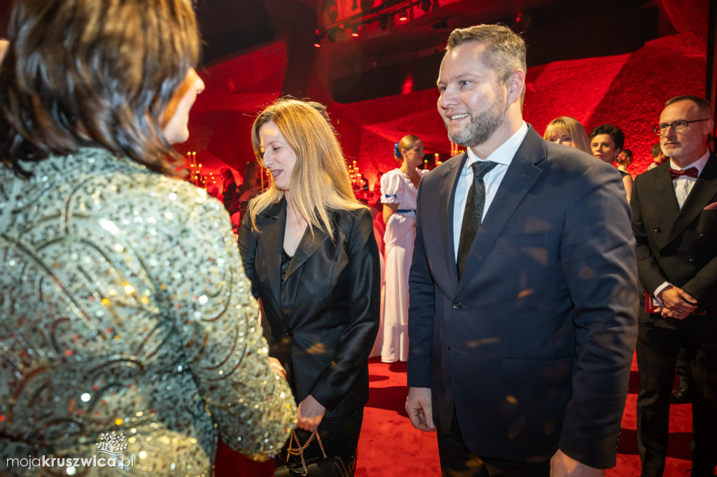 SCENA I POWITANIE GOŚCI