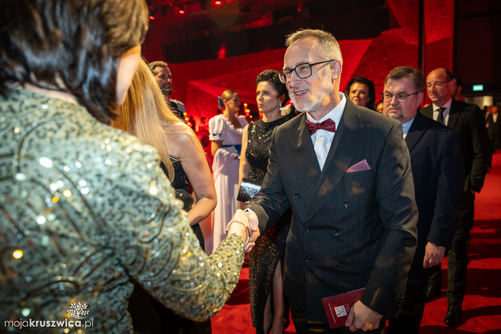 SCENA I POWITANIE GOŚCI