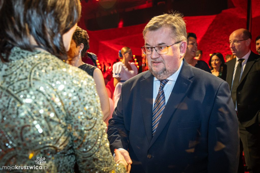 SCENA I POWITANIE GOŚCI