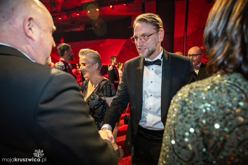 SCENA I POWITANIE GOŚCI