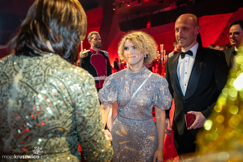 SCENA I POWITANIE GOŚCI