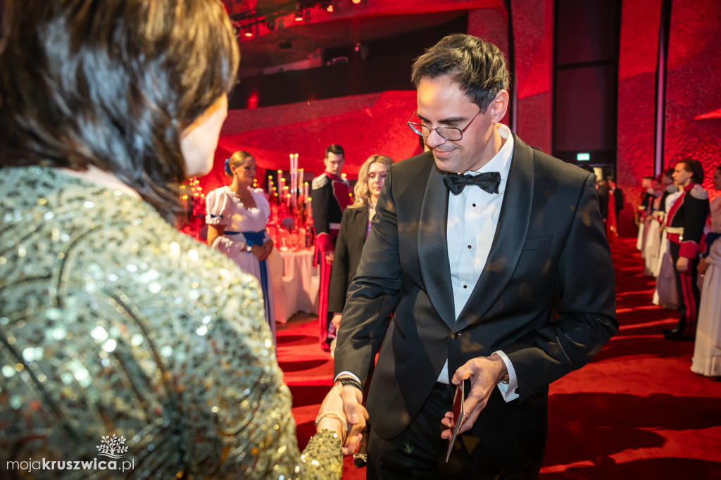 SCENA I POWITANIE GOŚCI