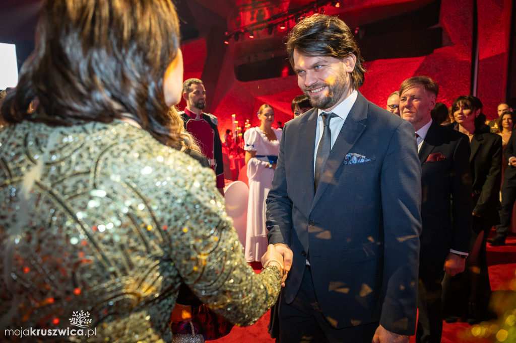 SCENA I POWITANIE GOŚCI