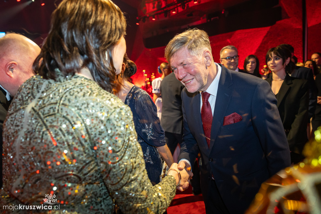 SCENA I POWITANIE GOŚCI