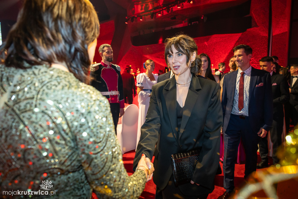 SCENA I POWITANIE GOŚCI