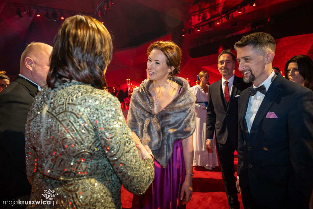 SCENA I POWITANIE GOŚCI