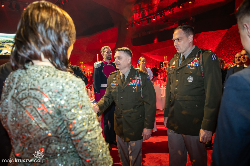 SCENA I POWITANIE GOŚCI