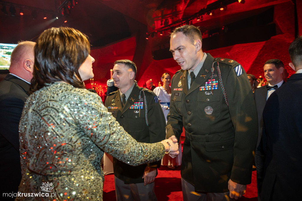 SCENA I POWITANIE GOŚCI