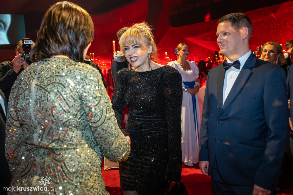 SCENA I POWITANIE GOŚCI