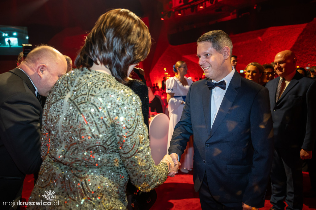 SCENA I POWITANIE GOŚCI