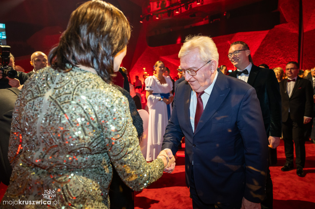 SCENA I POWITANIE GOŚCI