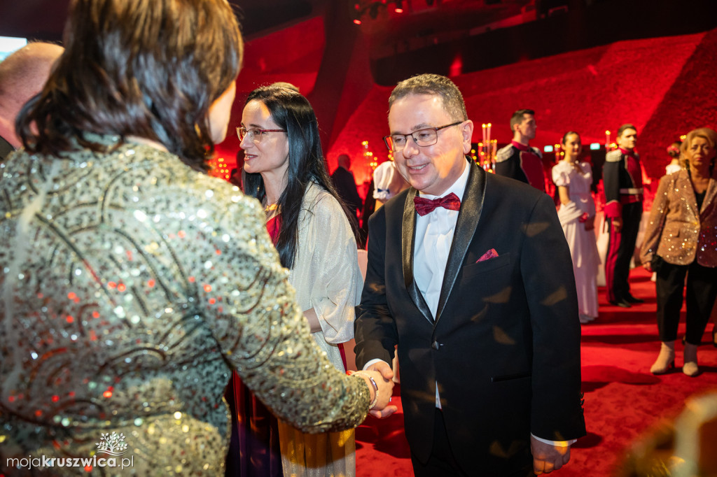 SCENA I POWITANIE GOŚCI