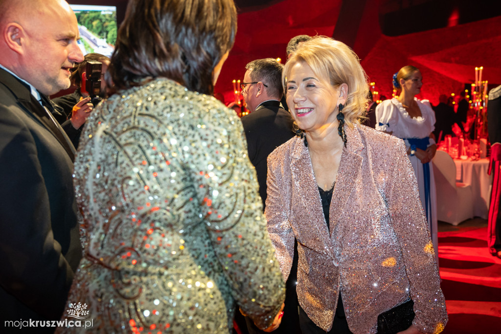 SCENA I POWITANIE GOŚCI