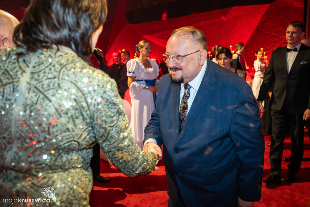SCENA I POWITANIE GOŚCI