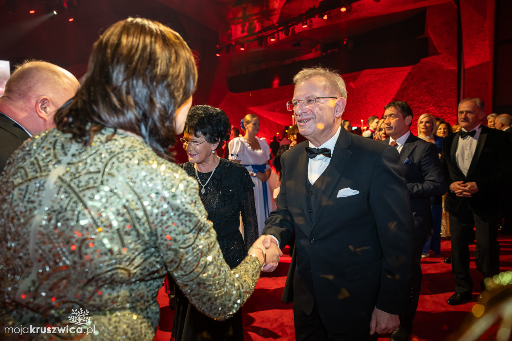 SCENA I POWITANIE GOŚCI