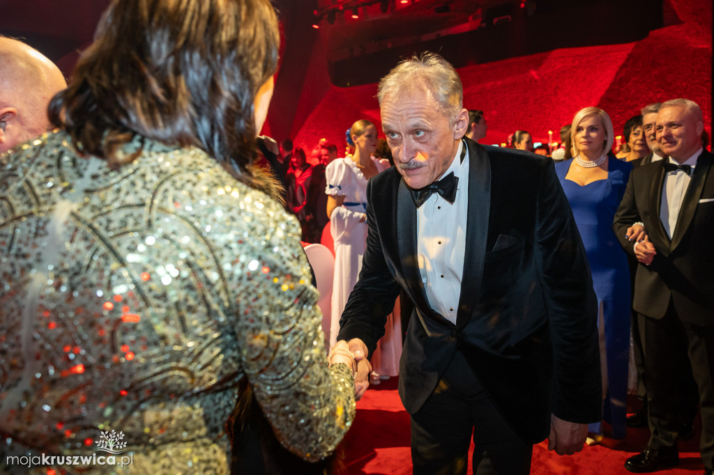 SCENA I POWITANIE GOŚCI