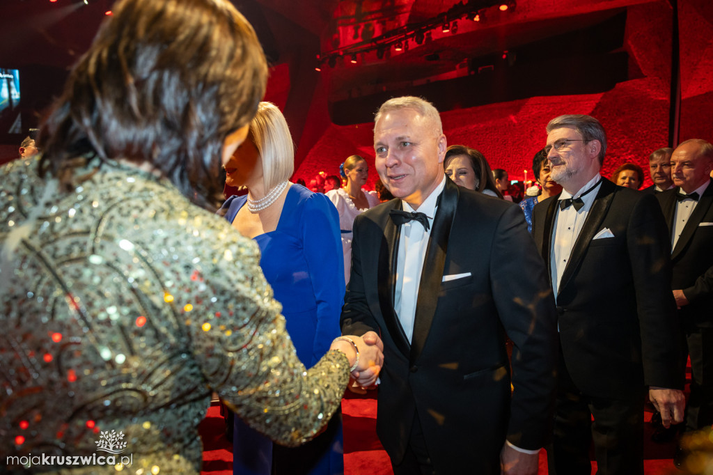 SCENA I POWITANIE GOŚCI