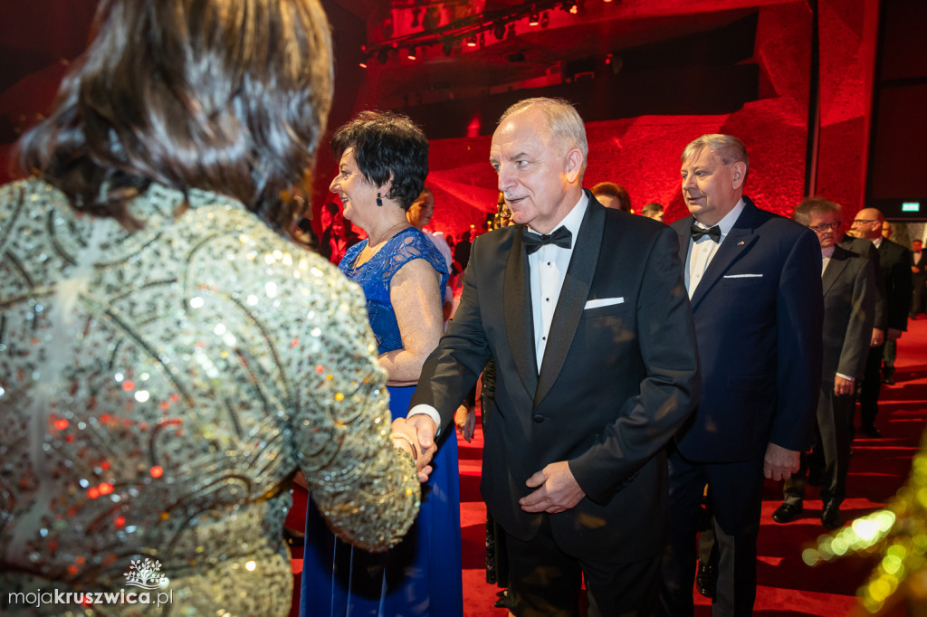 SCENA I POWITANIE GOŚCI