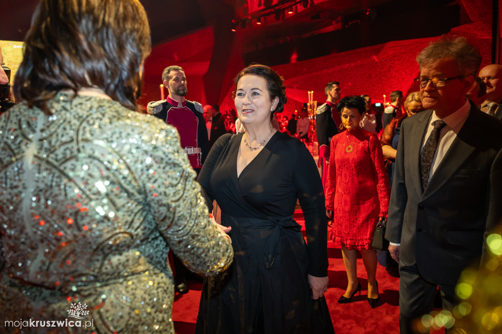 SCENA I POWITANIE GOŚCI