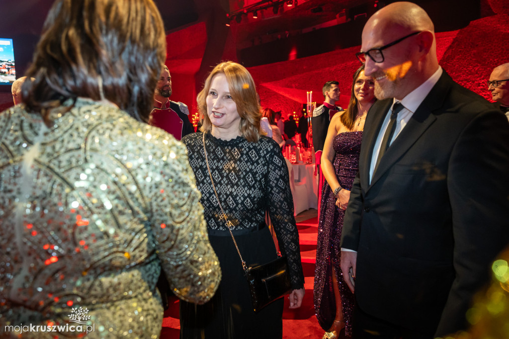 SCENA I POWITANIE GOŚCI