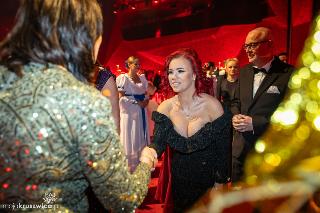 SCENA I POWITANIE GOŚCI