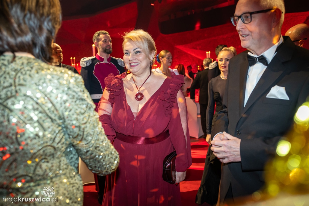 SCENA I POWITANIE GOŚCI