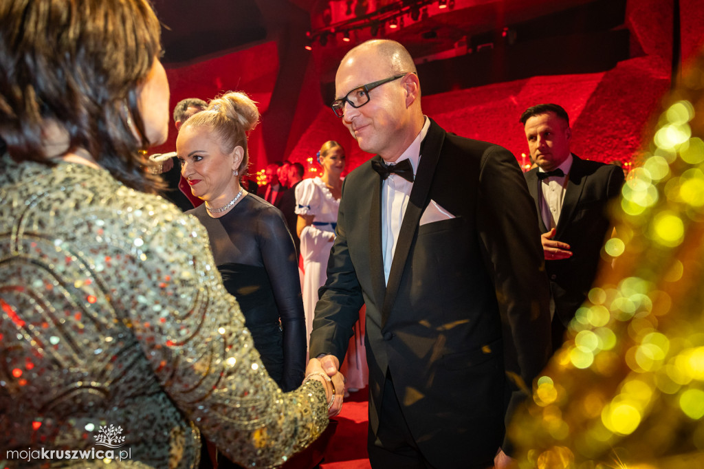 SCENA I POWITANIE GOŚCI