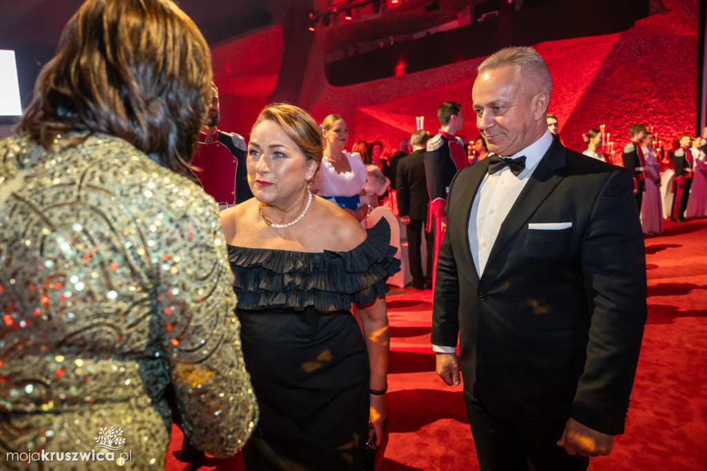 SCENA I POWITANIE GOŚCI