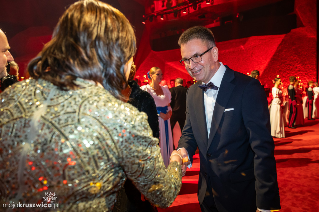 SCENA I POWITANIE GOŚCI