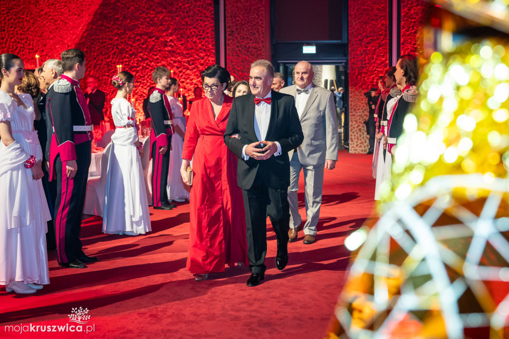 SCENA I POWITANIE GOŚCI