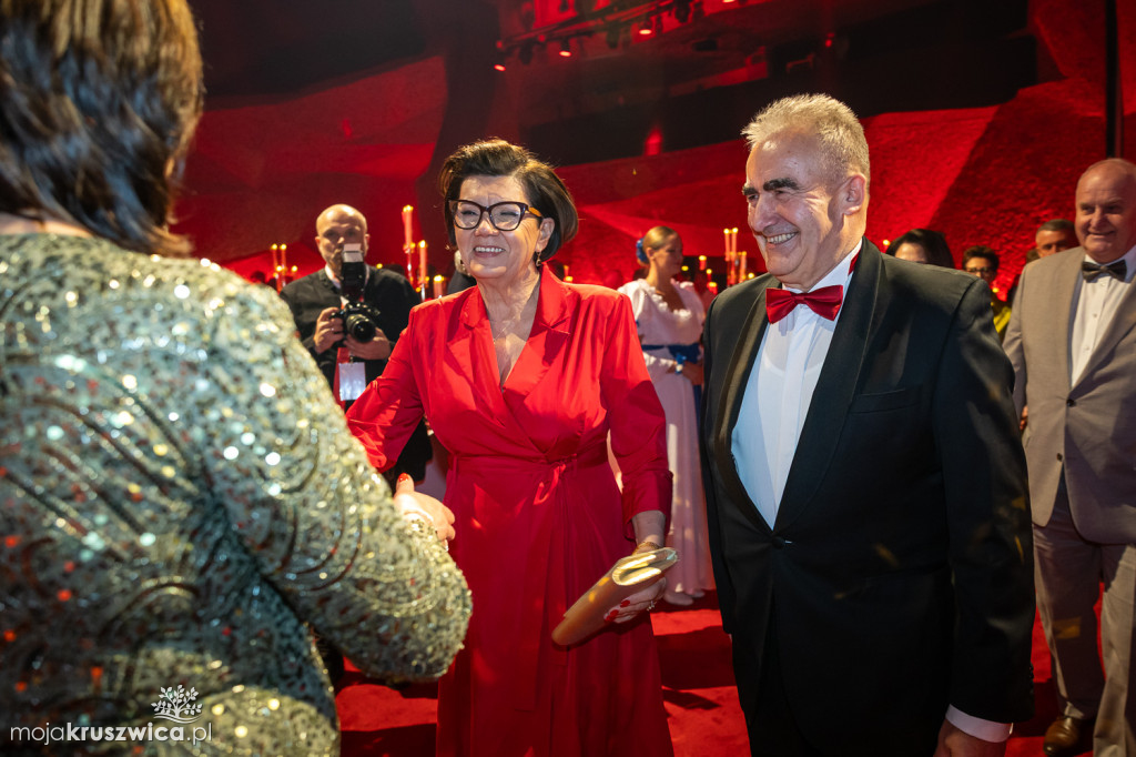 SCENA I POWITANIE GOŚCI