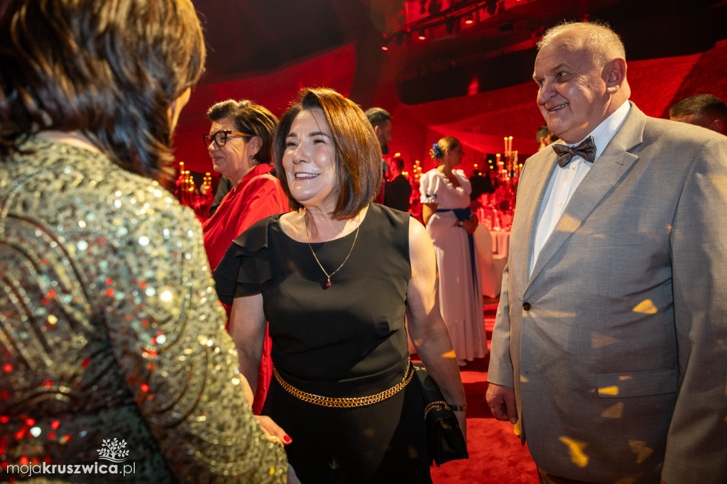 SCENA I POWITANIE GOŚCI