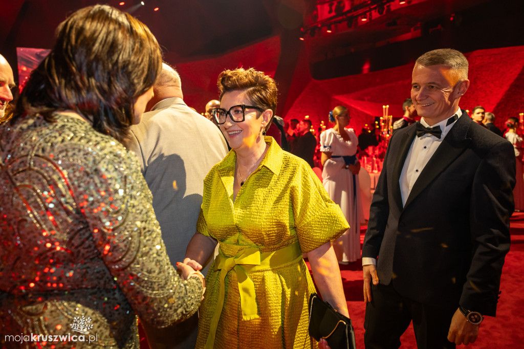 SCENA I POWITANIE GOŚCI