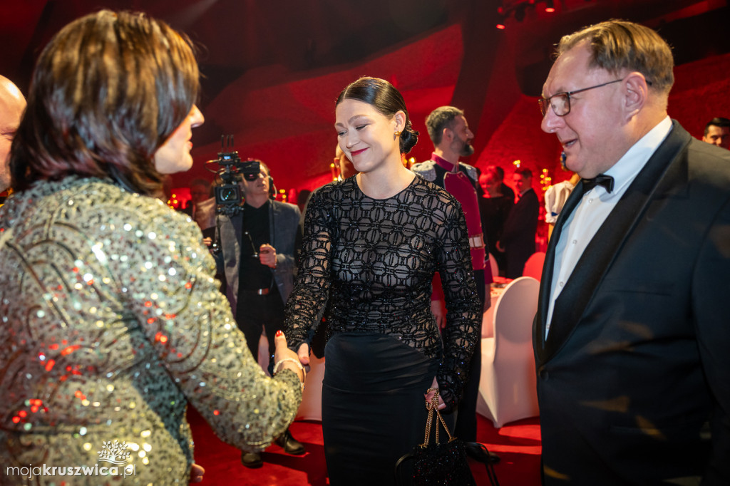 SCENA I POWITANIE GOŚCI