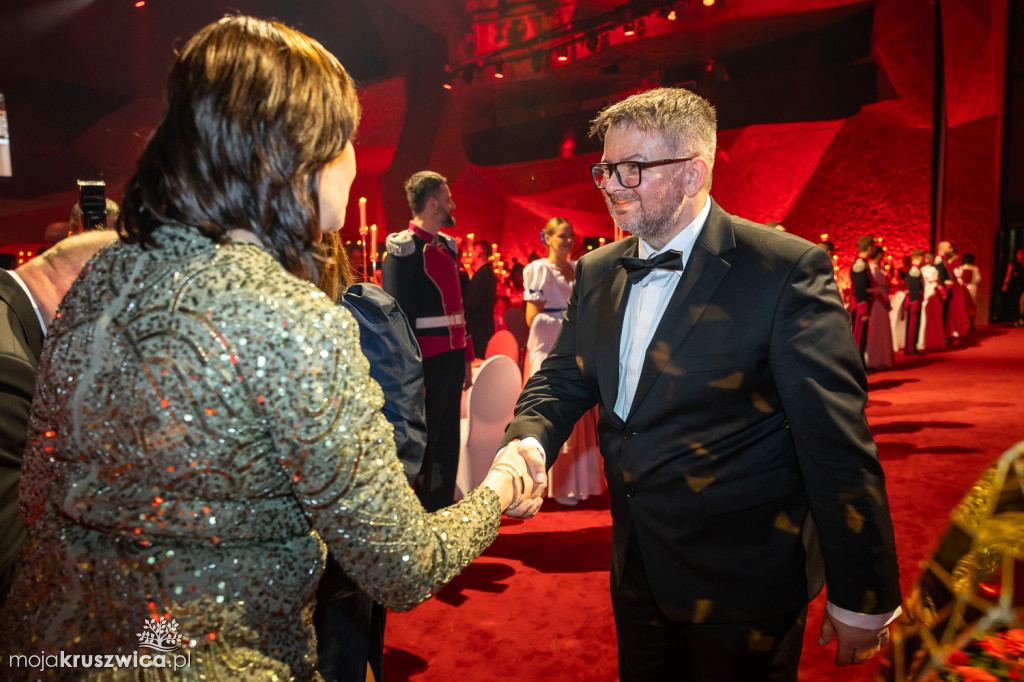 SCENA I POWITANIE GOŚCI