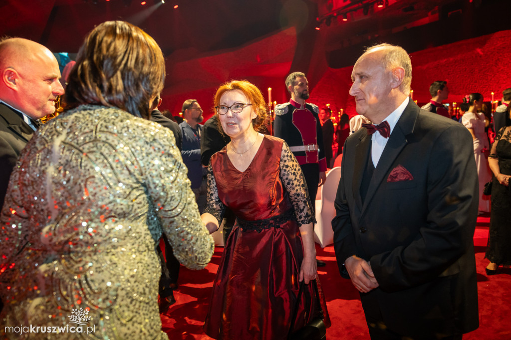 SCENA I POWITANIE GOŚCI