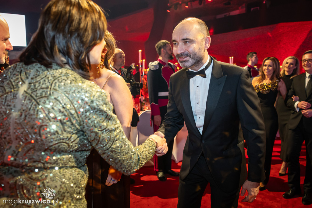 SCENA I POWITANIE GOŚCI