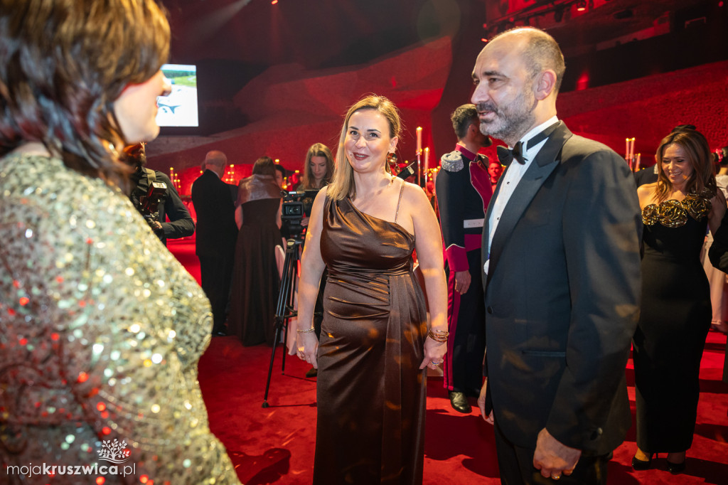 SCENA I POWITANIE GOŚCI