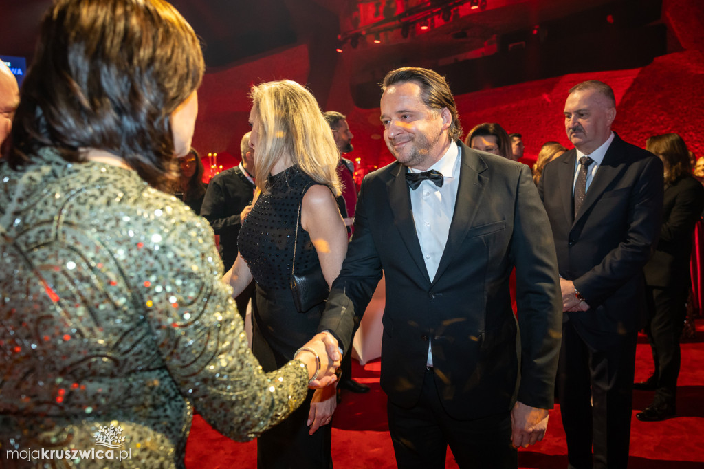 SCENA I POWITANIE GOŚCI