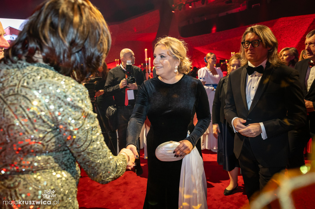 SCENA I POWITANIE GOŚCI