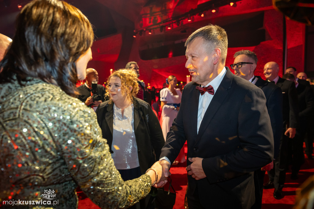 SCENA I POWITANIE GOŚCI