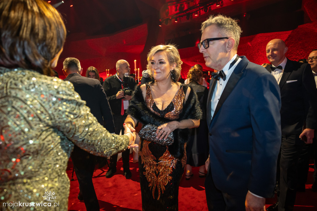 SCENA I POWITANIE GOŚCI